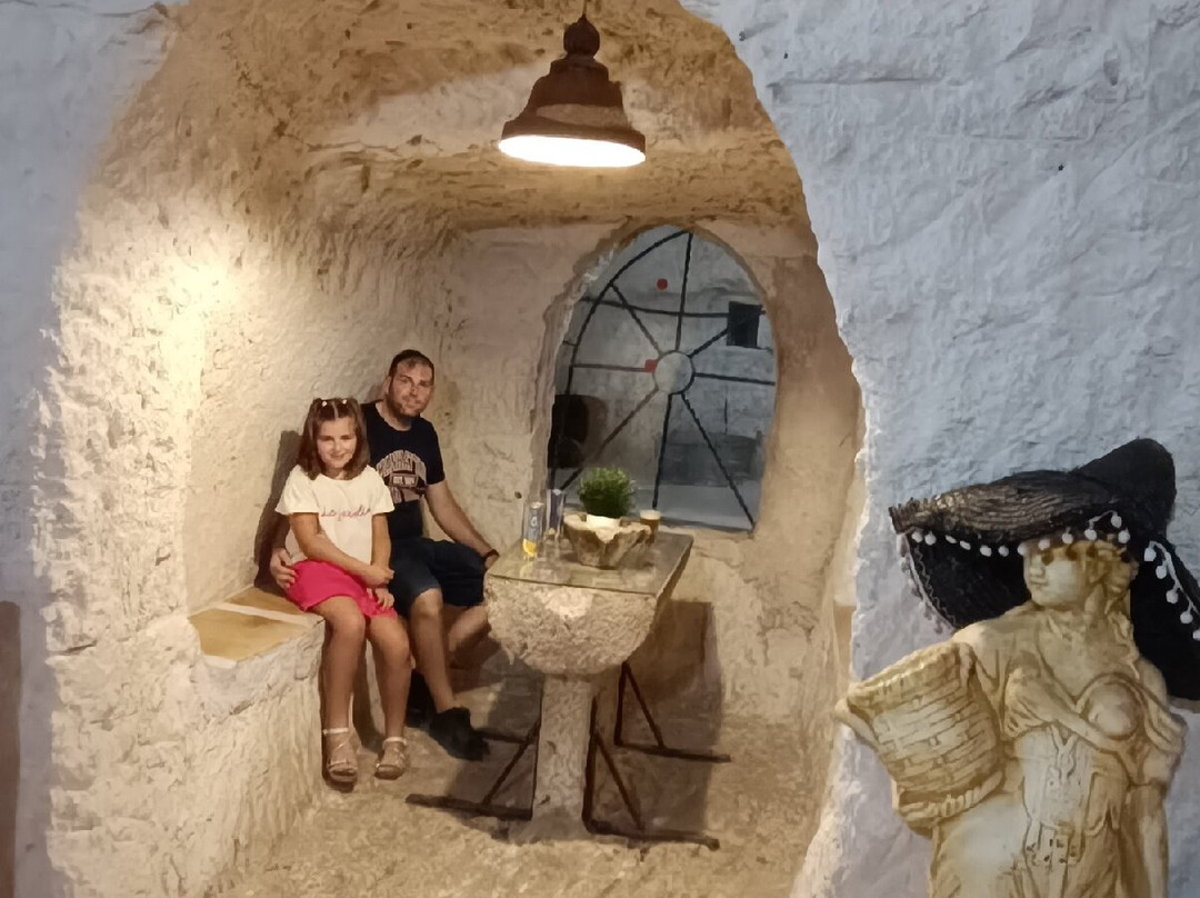 Cuevas del Diablo-Alcala del Jucar必去景点