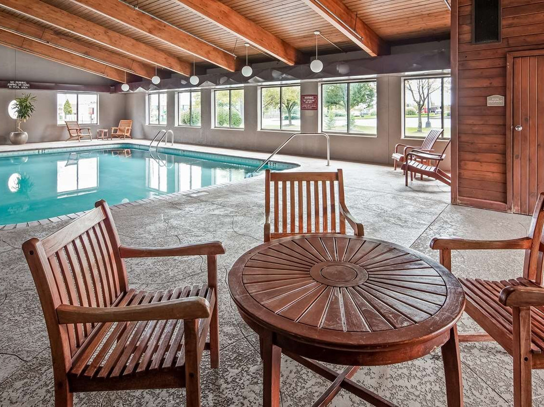 贝斯特韦斯特普勒斯北坎通旅馆&套房酒店主图