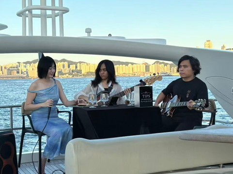 Yacht Holimood-香港必去景点