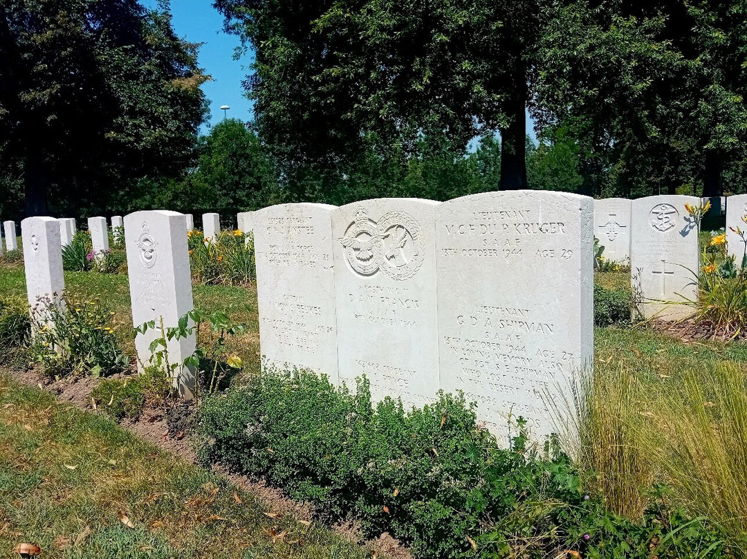 Milan War Cemetery-米兰必去景点