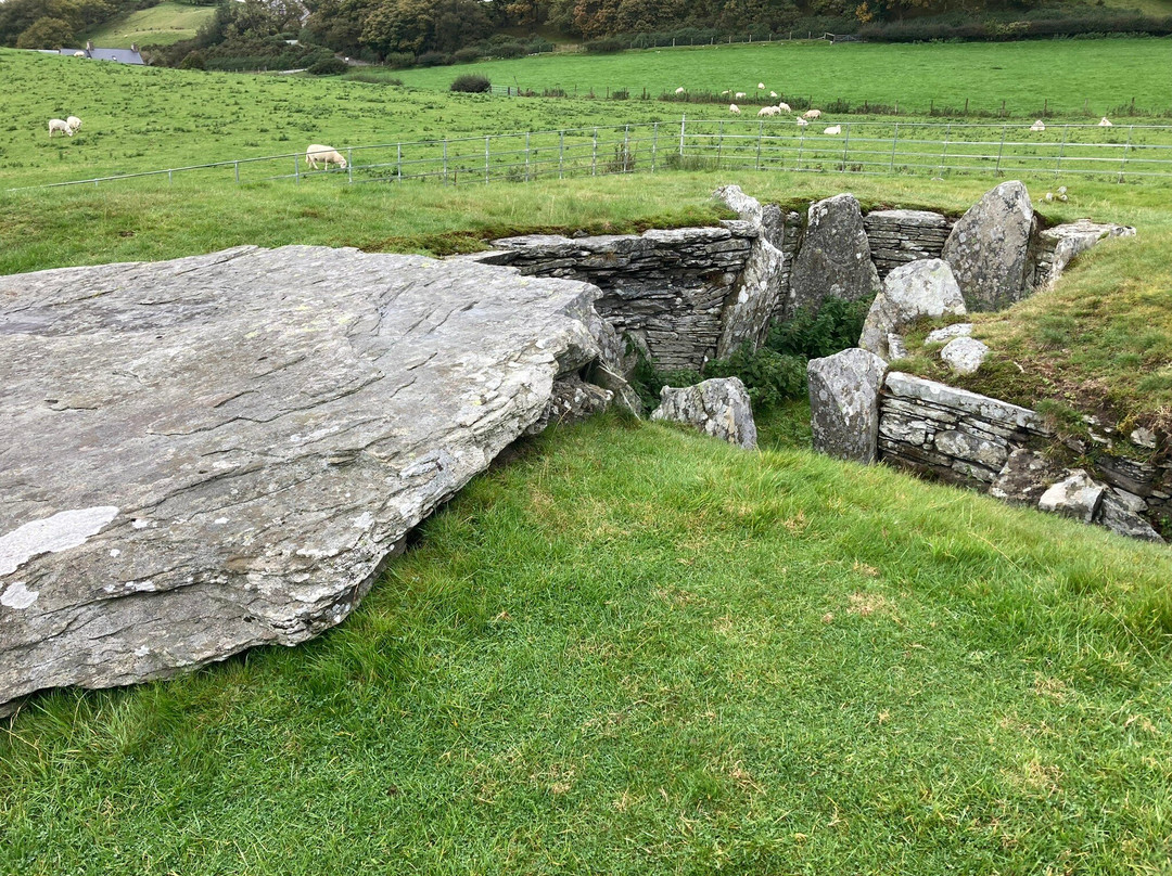 Capel Garmon Chambered Tomb-Capel Garmon必去景点