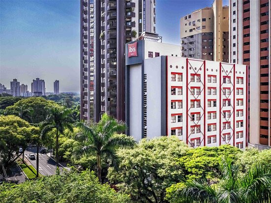 宜必思马林加酒店主图