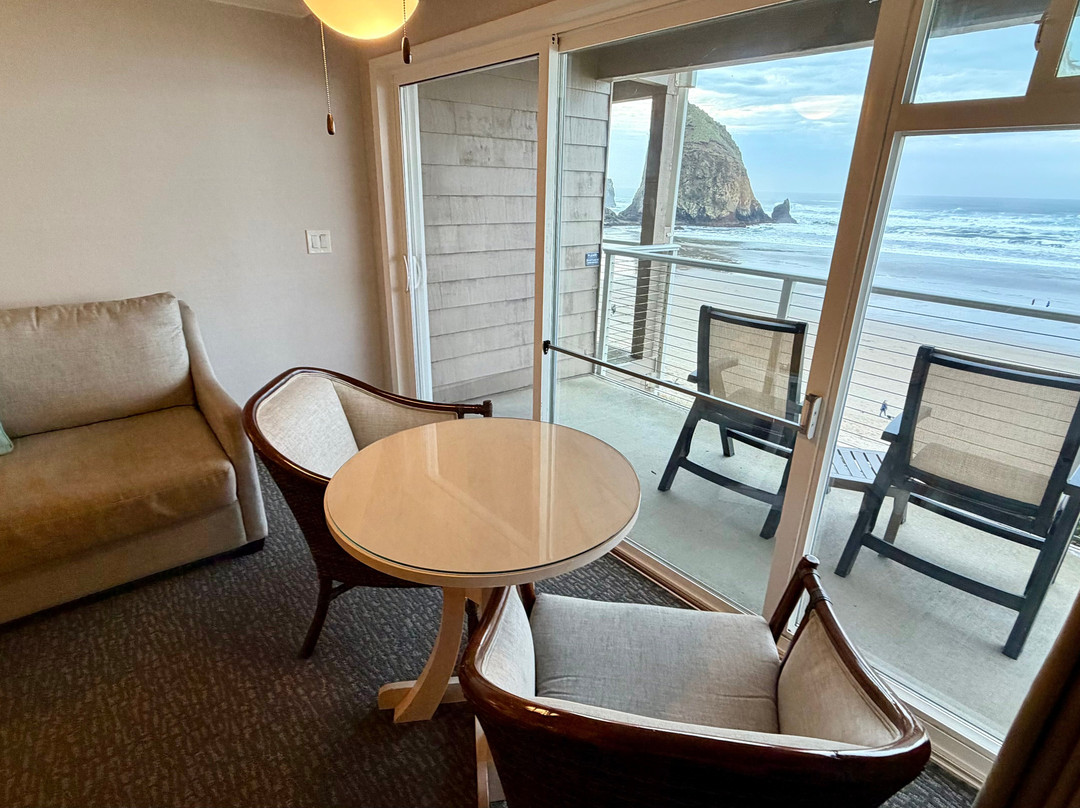 佳能海滩霍尔马克度假酒店主图