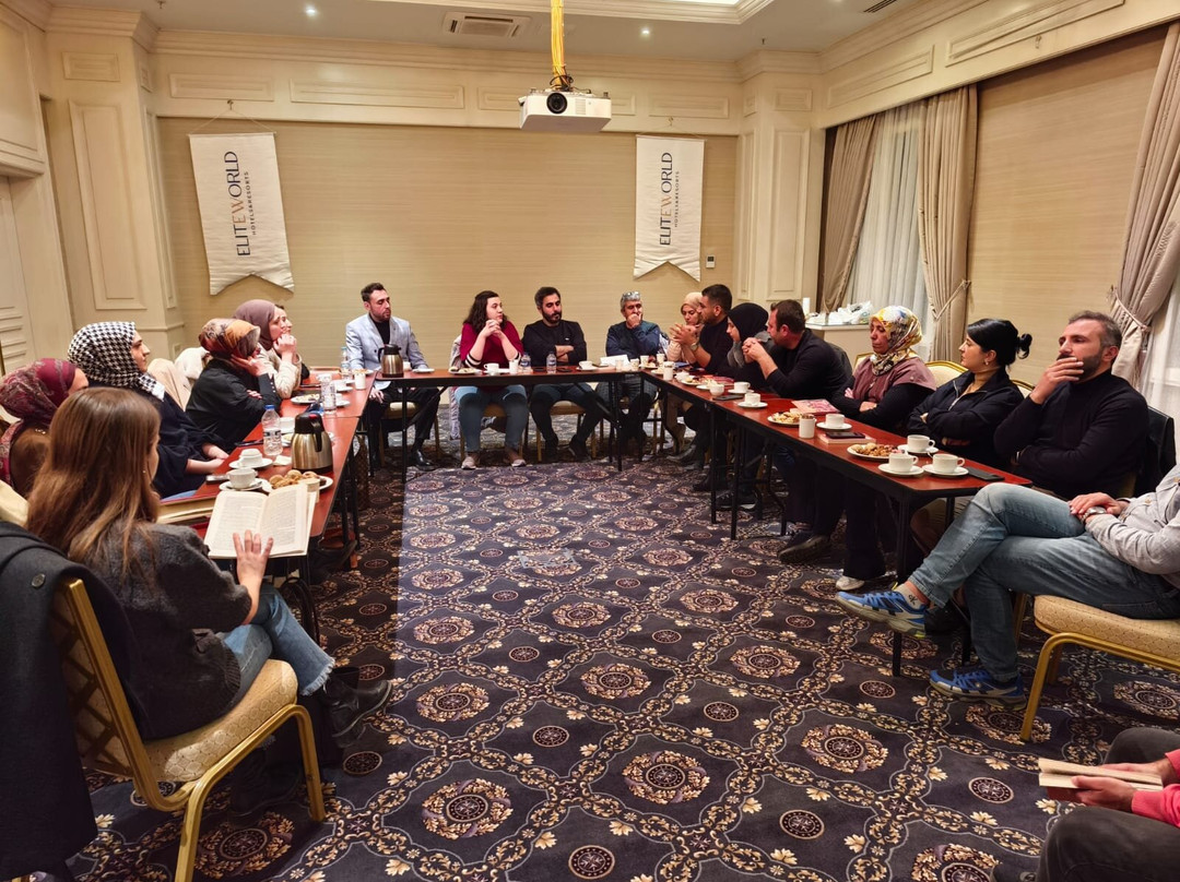 Elite World Van主图