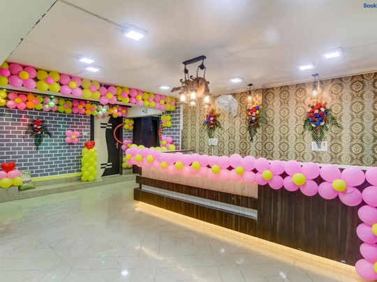 Capital O 67305 Hotel Divira Inn