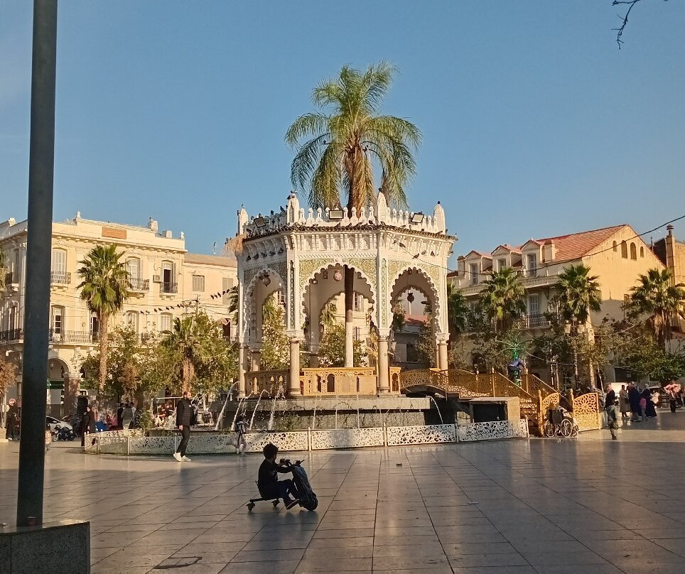 Place du 1er Novembre-卜利达必去景点