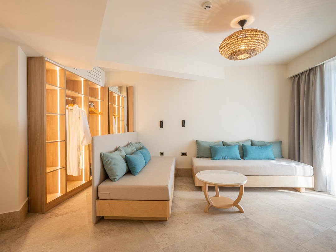 Pegasos Deluxe Beach Hotel主图