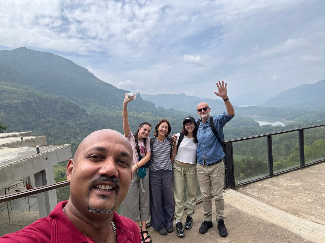 Sri Lanka Car van Hire with Sanjeewa Perera-康提必去景点