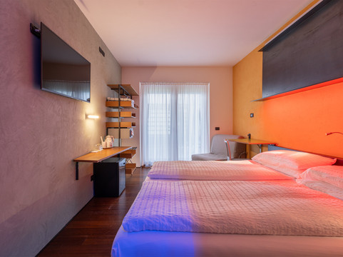 普力马露娜安比特酒店主图