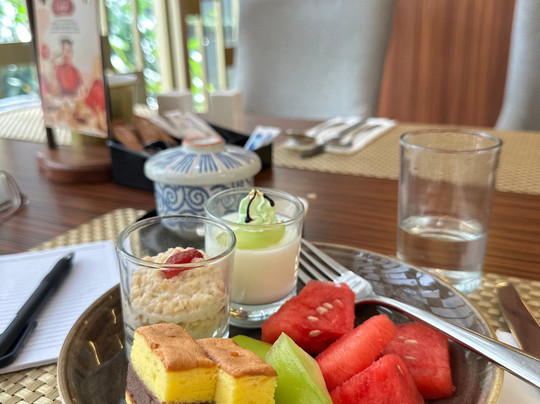 Whiz Luxe Hotel Spazio Surabaya主图