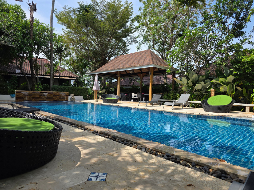 普吉岛椰村度假村主图