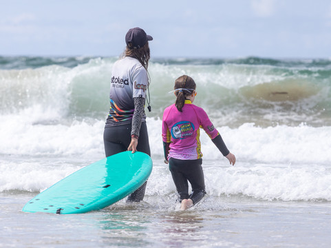 Stoked Surf School-佩伦波思必去景点