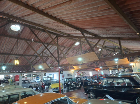 Museu Do Automovel Da Estrada Real-蒂拉登特斯必去景点
