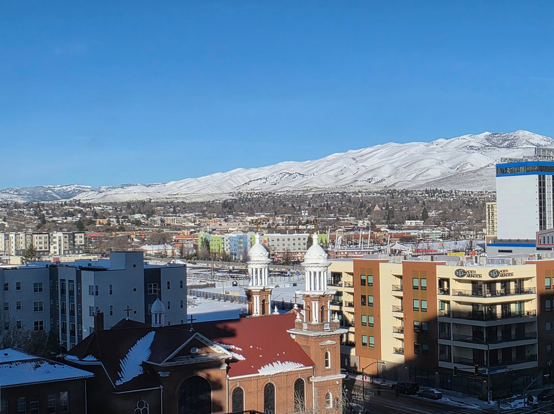 里诺广场度假村俱乐部酒店主图