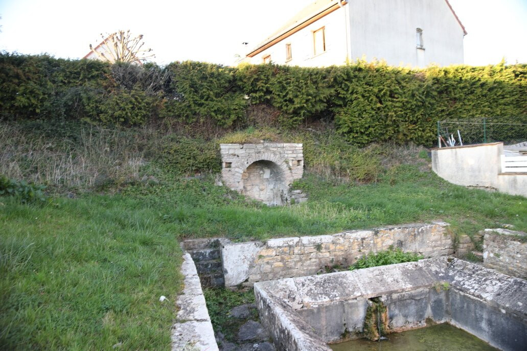 Le lavoir du Chemin des Courses-Crissey必去景点