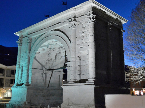 Arco Onorario d'Augusto-奥斯塔必去景点