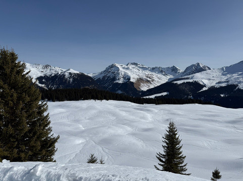 红和长廊酒店主图
