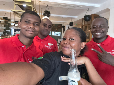 中铁尼雷尔大酒店主图