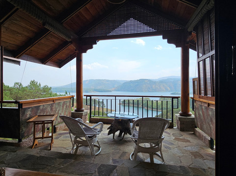 Ri Kynjai Serenity by the Lake主图