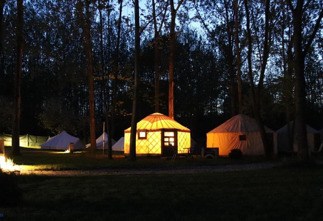Oko Kemping es Glamping Tiszadada