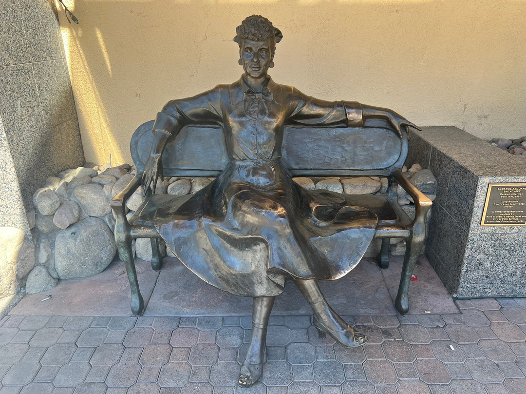 Statue of Lucille Ball-棕榈泉市必去景点