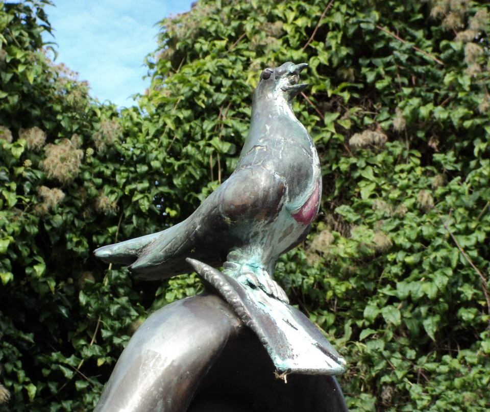 Eiermarkt mit Michel-Mort-Denkmal-巴特克罗伊茨纳赫必去景点