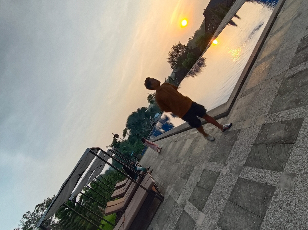 玛琅莎娜雅度假村主图