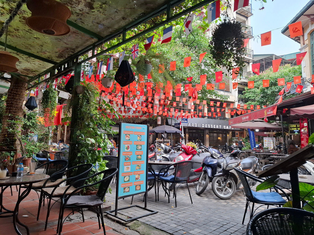 Puku Cafe & Sports Bar