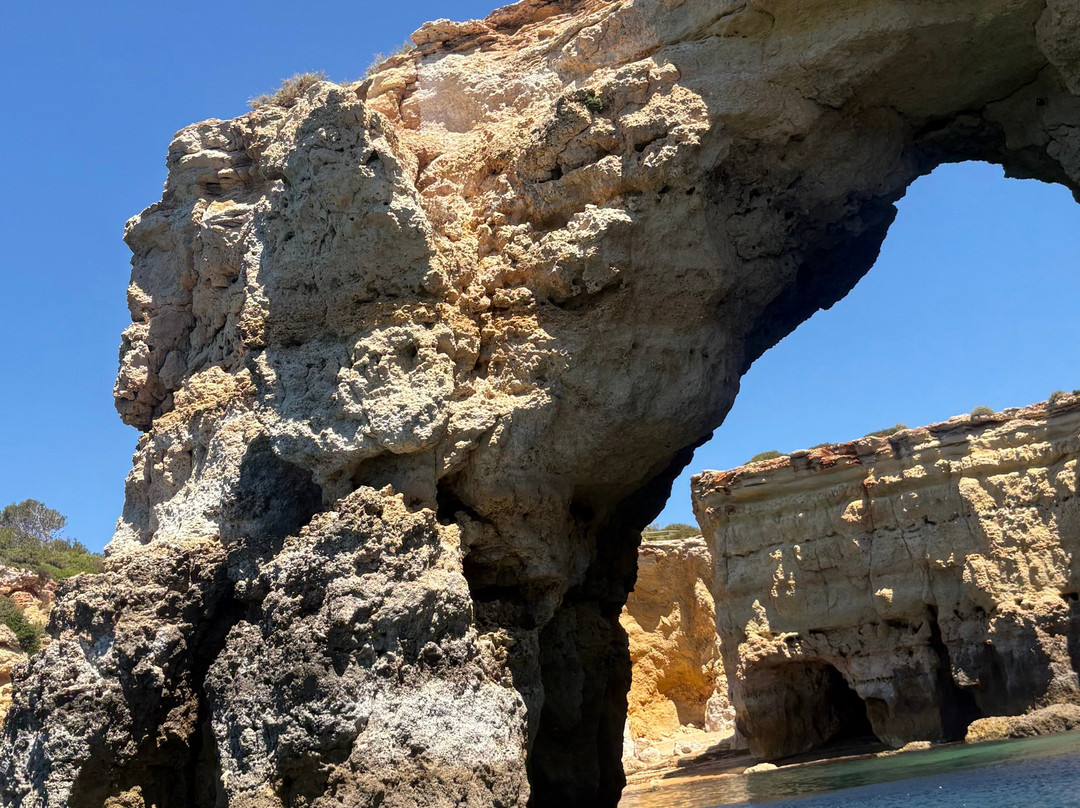 Praia da Senhora da Rocha-Porches必去景点