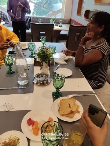坎普尔水晶雷珍塔中央酒店-旅行者