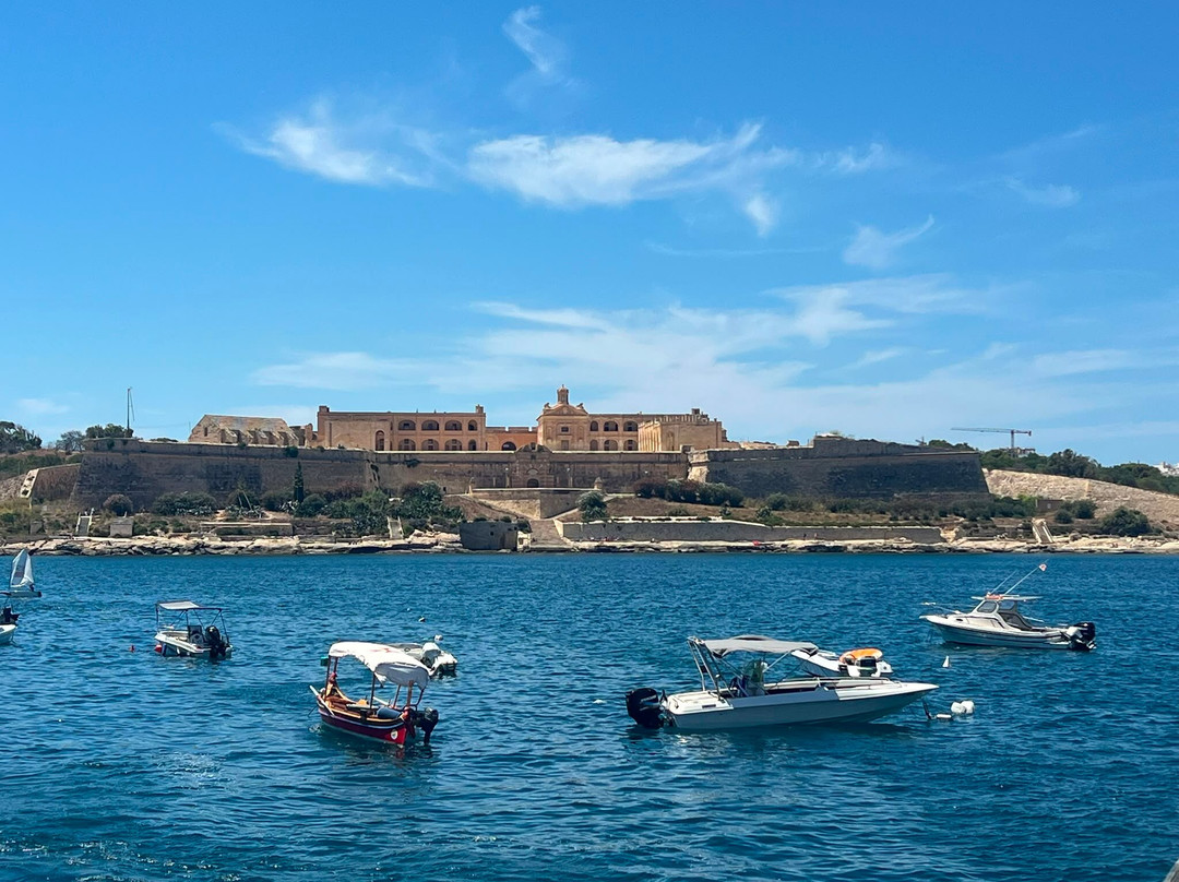 Valletta Ferry Services-斯利马必去景点