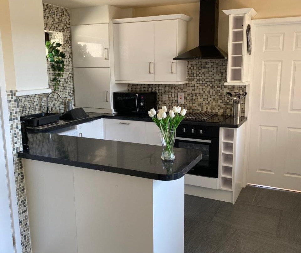 Carol's Place, 3 Room Types Available, close to Margam Park, Porthcawl, M4 J37