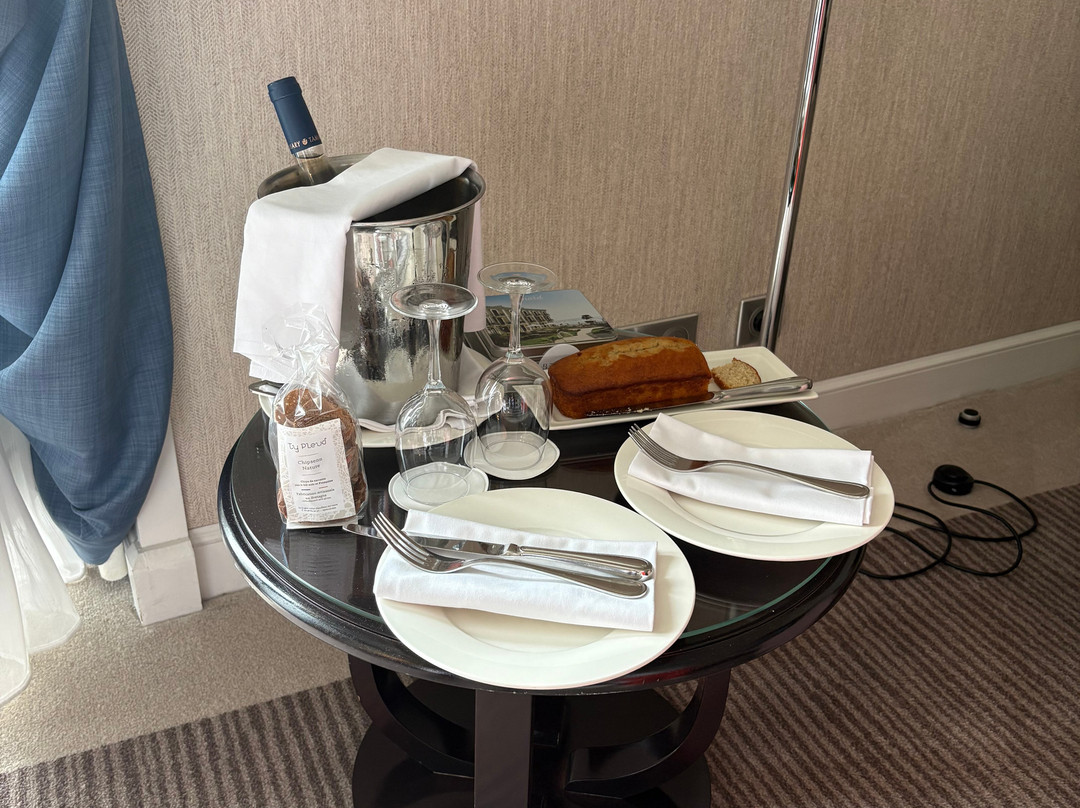 巴里尔迪纳尔酒店主图