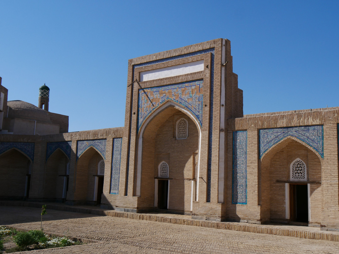 Amir Tura Madrasah-希瓦必去景点