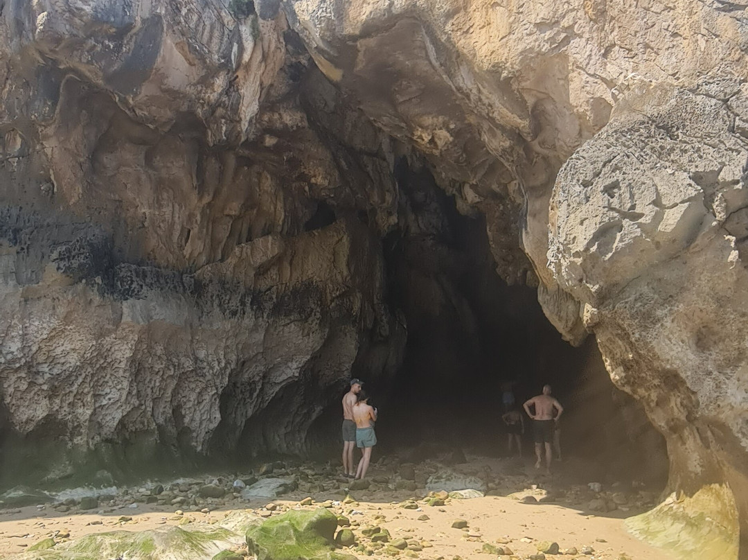 Cuevas Del Mar Beach-Nueva de Llanes必去景点