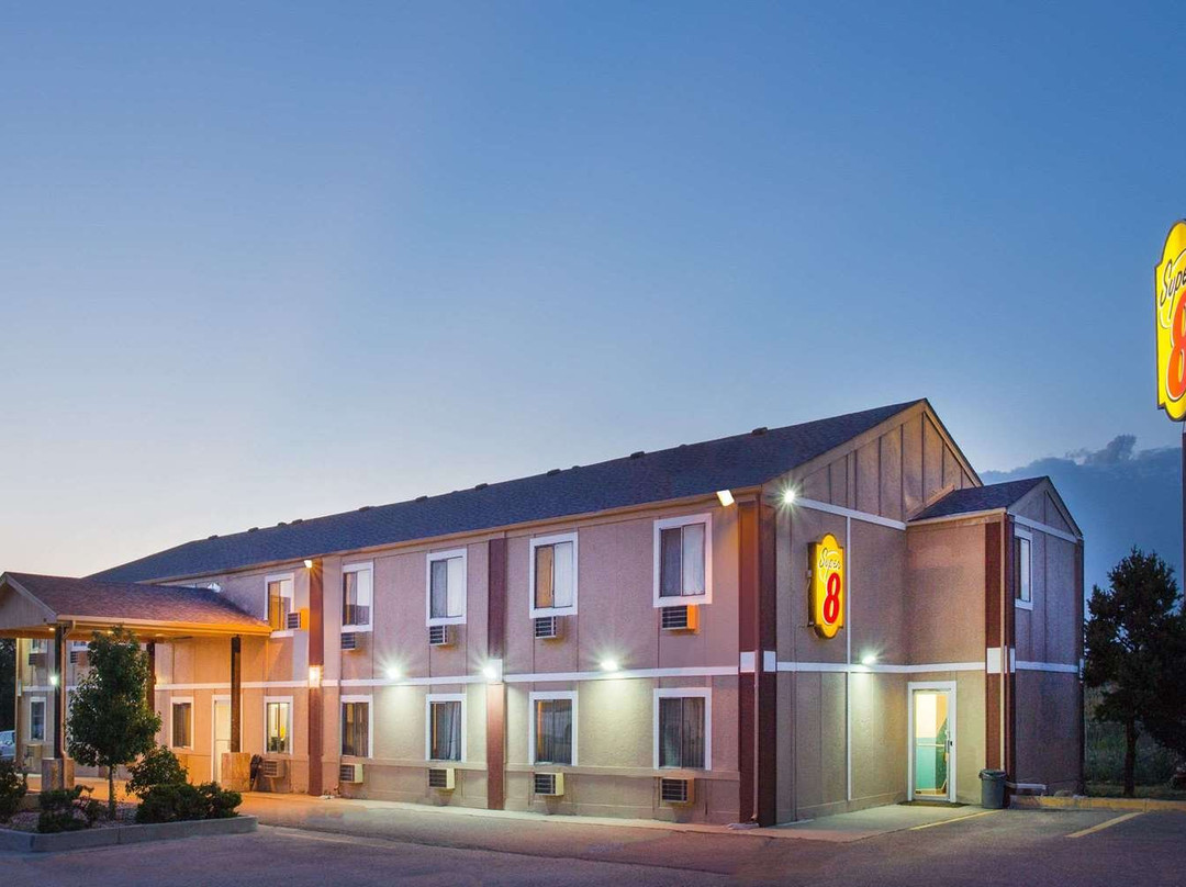 Super 8 by Wyndham Limon