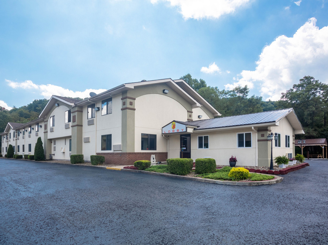 Super 8 by Wyndham Elkins