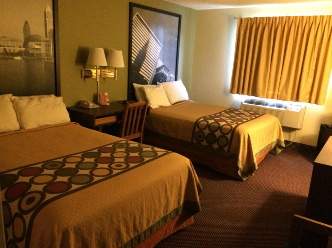 Super 8 by Wyndham Mentor/Cleveland Area