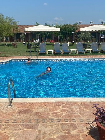 Denis Hotel and Bungalows主图