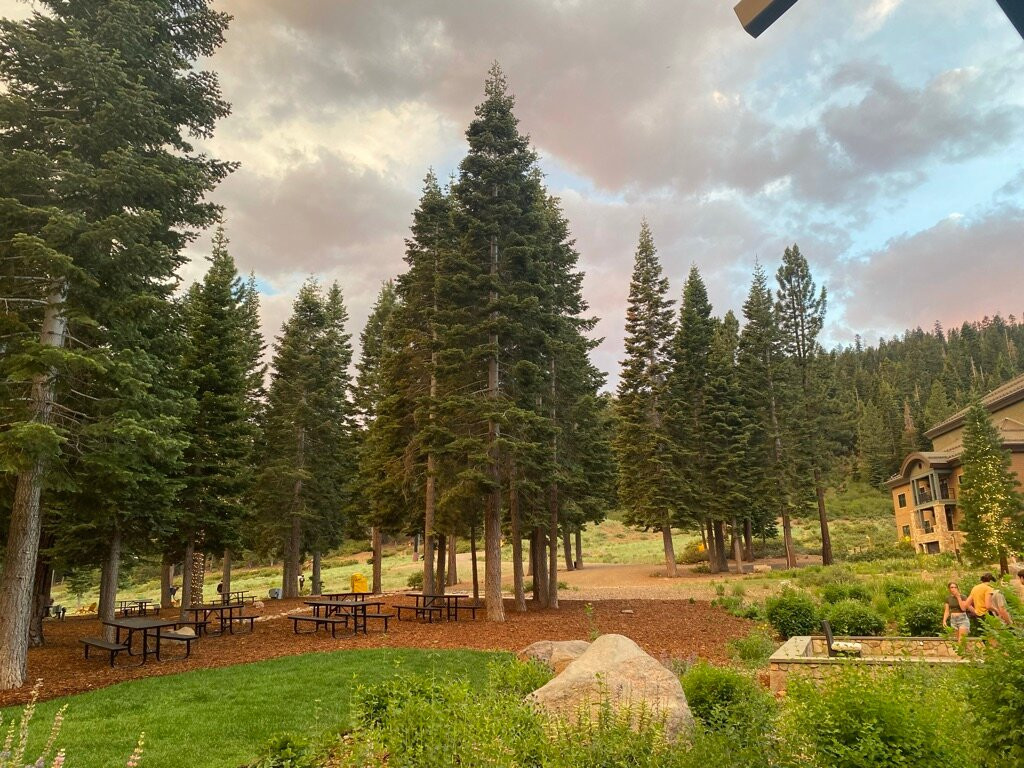 太浩湖丽思卡尔顿高地酒店主图