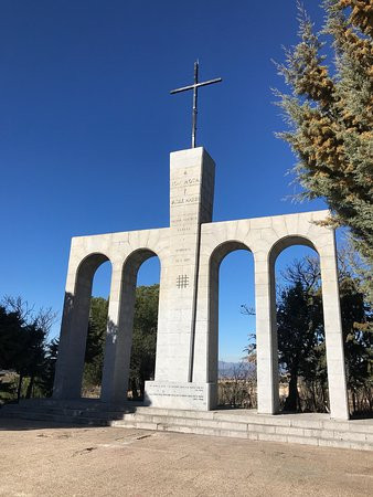 Monumento a Mota y Marin-马亚达洪达必去景点