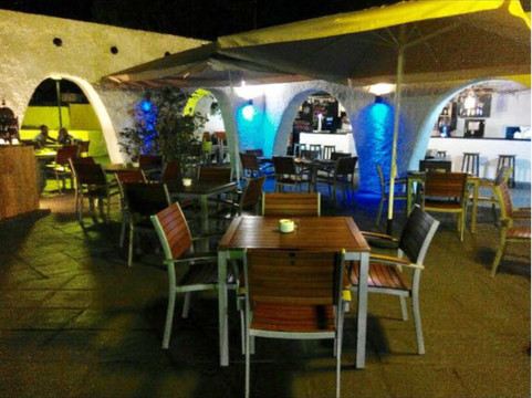 Roche餐馆和美食-Bar Piscina Roche