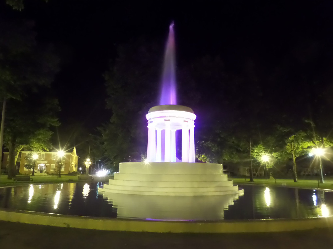 Brooks Memorial Fountain景点图片