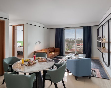 The Reiz Suites Artotel Curated Medan-家庭/游戏区