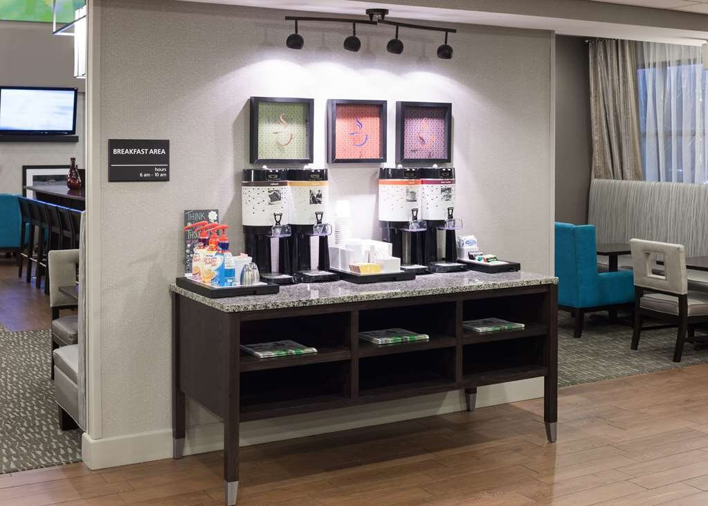 Hampton Inn & Suites Cedar Rapids - North主图