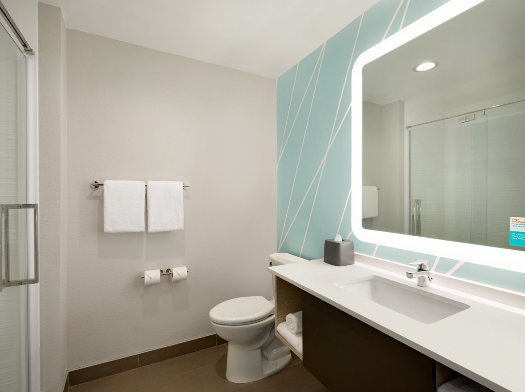 Avid Hotels Milwaukee West - Waukesha by IHG主图