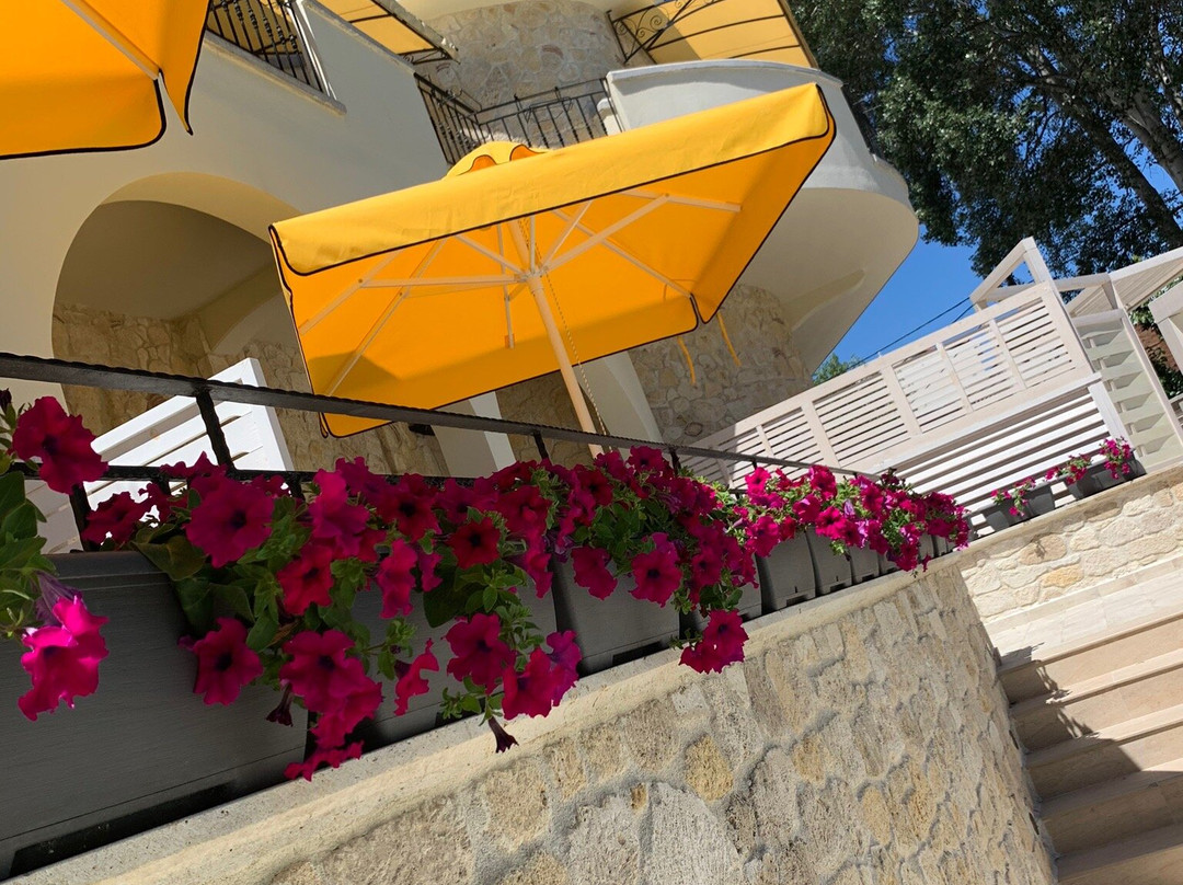 Neikos Luxury Suites主图