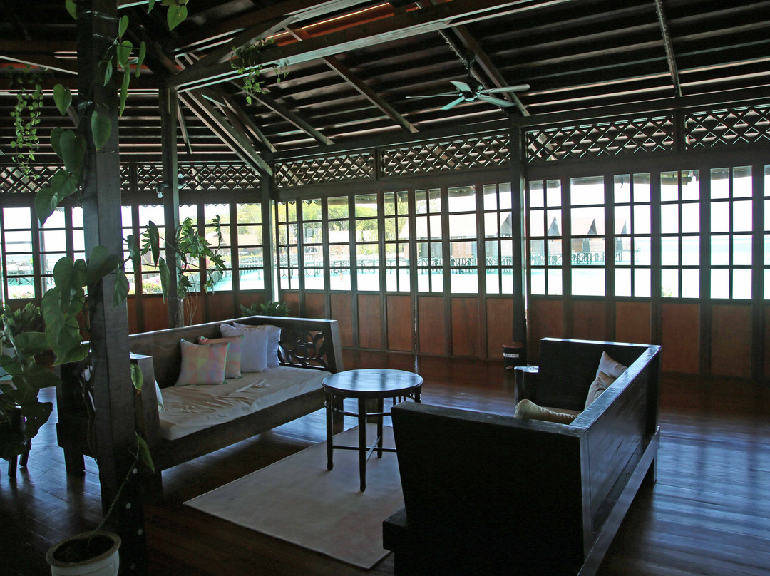 兰卡杨岛潜水度假酒店主图