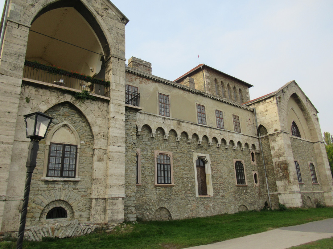 Tata Castle-塔塔必去景点