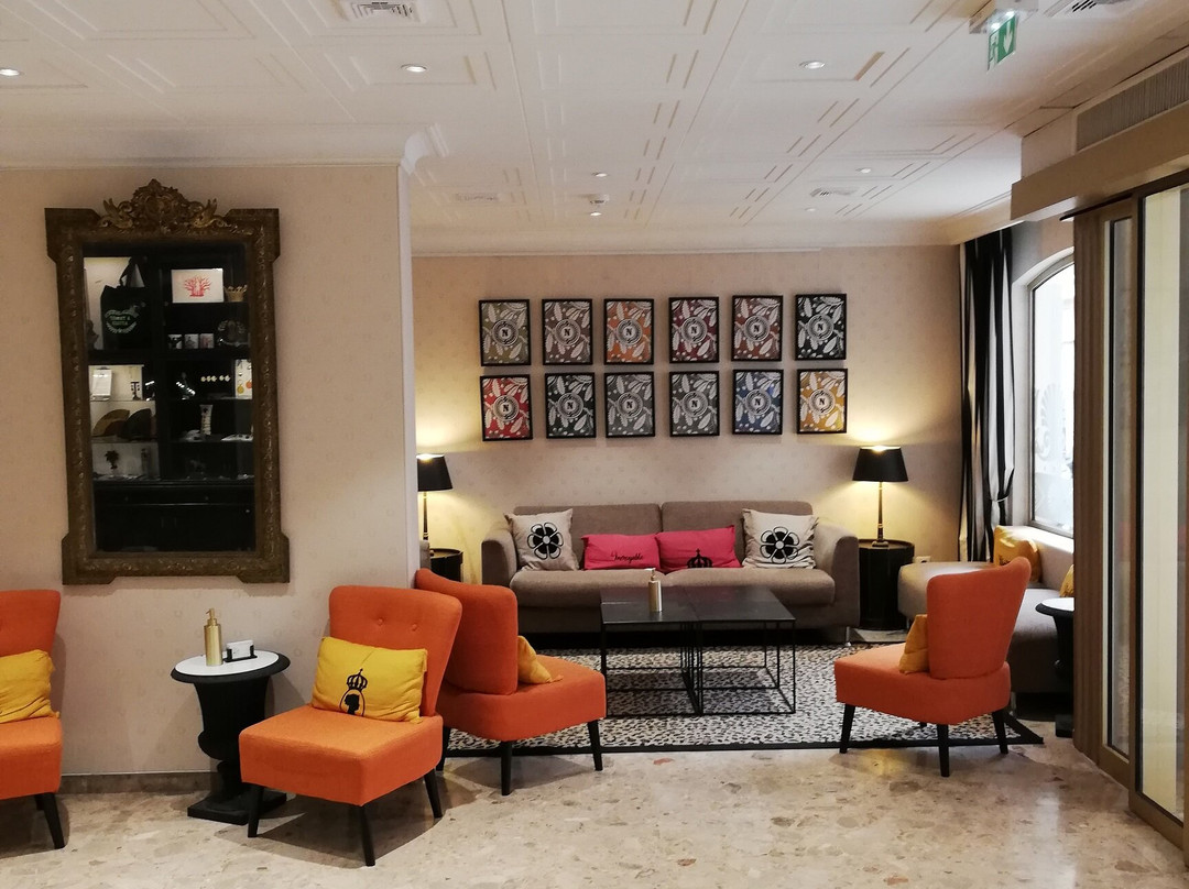 拿破仑酒店主图